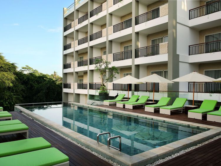Panorama Pool & Sundeck Lounge