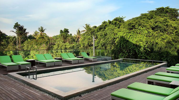 Panorama Pool & Sundeck Lounge
